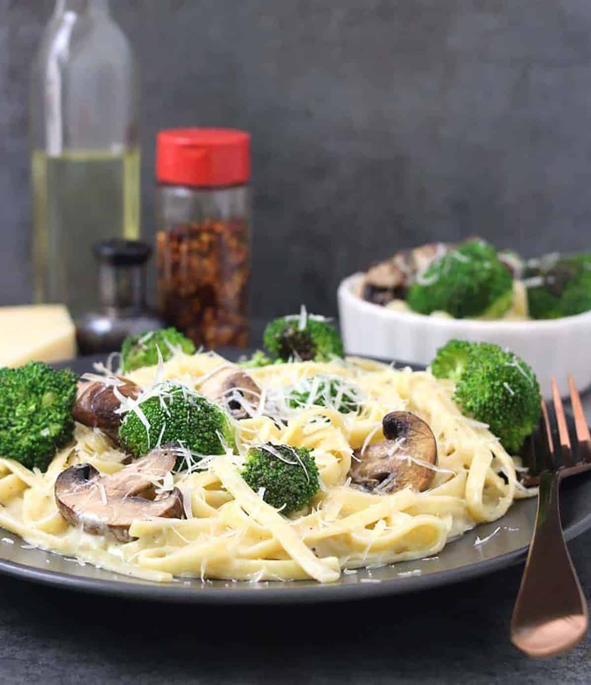 fettuccine alfredo pasta made with heavy cream, butter, parmesan cheese, mushroom and broccoli. 