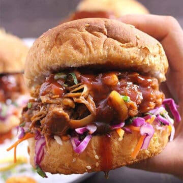 vegan bbq pulled pork jackfruit burger, jackfruit sliders recipe, easy jackfruit sandwiches