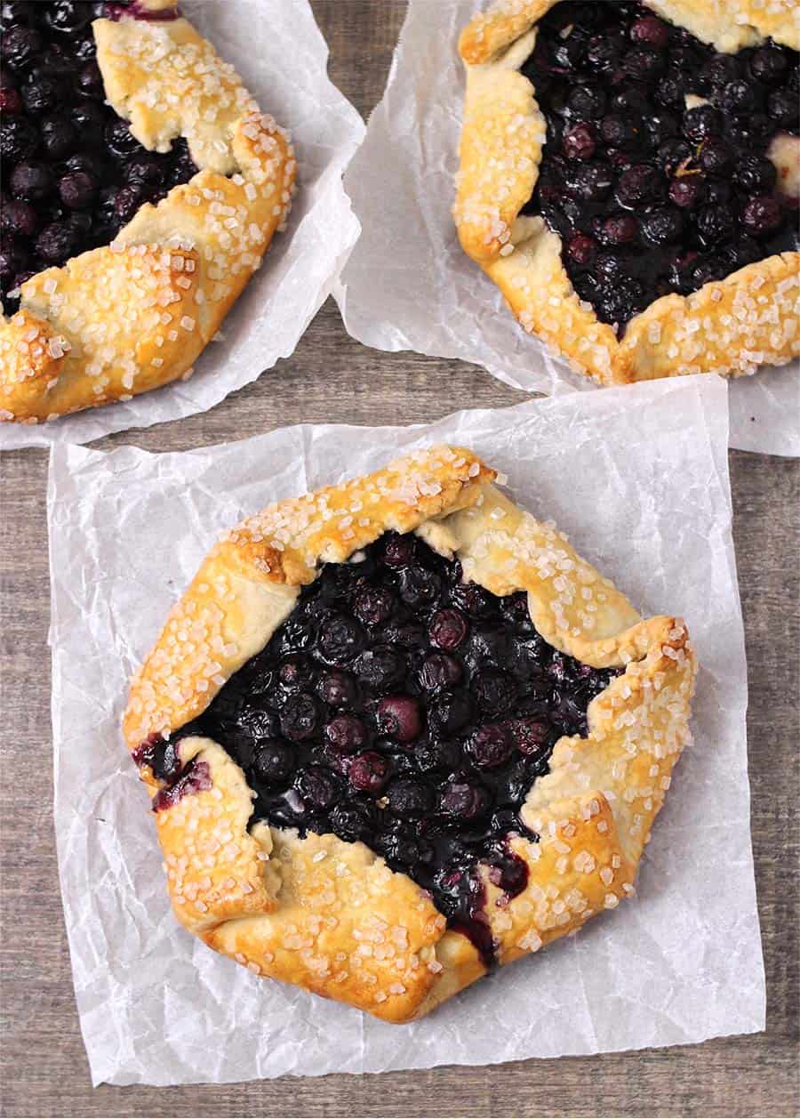 Blueberry Galette or Blueberry Crostata, summer desserts, fresh blueberry dessert recipes, apple galette, best and easy homemade pie dough or pastry dough, puff pastry desserts #gallete #applegalette #Piedough #Piecrust #Puffpastries #italiandesserts #frenchdesserts #pastrydough