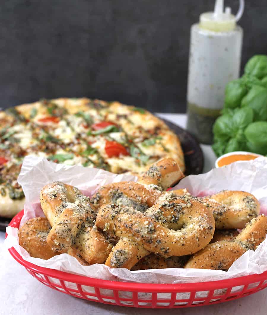 Garlic Parmesan Bread Twists, How to make garlic knots using best, easy and quick, fresh homemade pizza dough, #dominos #papajohns #pizzahut #garlicknots #breadsticks #breadtwists #appetizers #dinnersides #pizzaparty #fingerfood