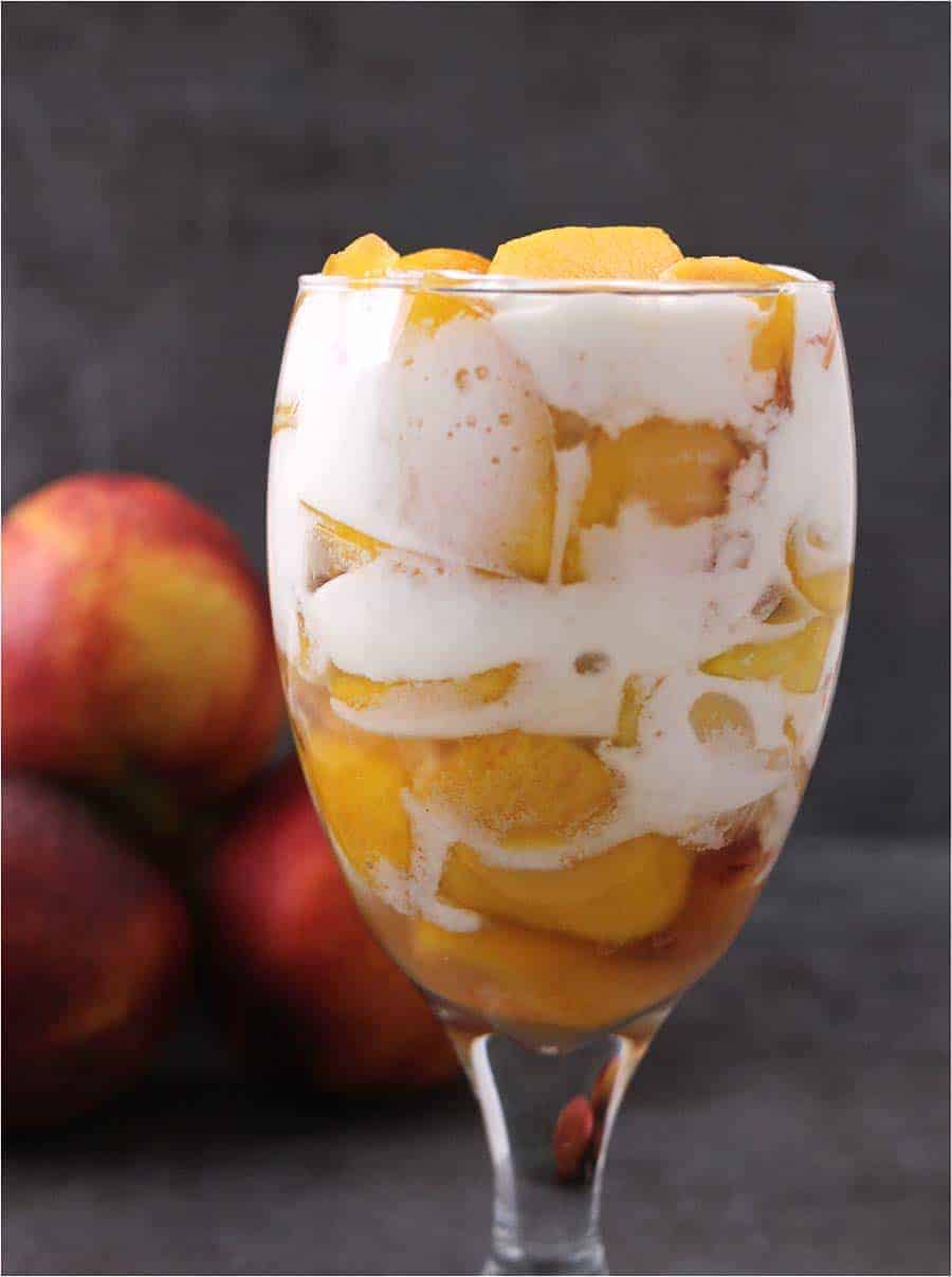 Peaches and Cream Dessert Recipe, easy summer desserts, make ahead breakfast, snacks, no cooking recipes, no bake dessert #peachcobbler #peachparfait #peachtrifle #peaches #peachrecipes #freshpeaches #summerrecipes #summerfoodideas #peachdessert