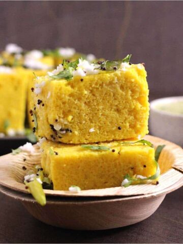 Gujarati Khaman Dhokla (Instant Dhokla or Besan Dhokla) for breakfast, snack, main coarse or side dish for lunch or dinner on microwave oven, pressure cooker, steamer, instant pot #dhokla #khamandhokla #gujaratisnacks #indianfood #indianrecipes #healthyeating