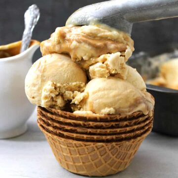 DULCE DE LECHE ICE CREAM, Best and easy no churn homemade ice cream without ice cream maker, no eggs, salted caramel ice cream, dulce de leche recipes, caramel recipes, summer food and desserts, soft ice cream, haagen dazs ice cream recipes #icecream #homemade #dulcedeleche #caramel