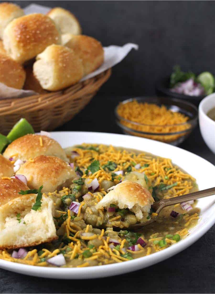 Instant pot Misal pav, Usal Pav, maharashtrian, mumbai street food, breakfast, snack and meal recipe, ladi pav bun, Indian dinner rolls, spicy kolhapuri recipe, #indianrecipes #Misalpav #pav #bun #dinnerrolls #Misal #usal #greenpeas #sprouts