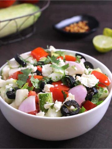 Best and Easy Greek Salad, horiatiki salad, Summer salad recipes, mediterranean salad, quinoa or couscous salad, vegan and vegetarian side dishes for lunch and dinner, 4th of july recipes, keto, weight loss, diet food recipes, panera salad #salad #summer #summerveggies #summervegetables #healthyfood