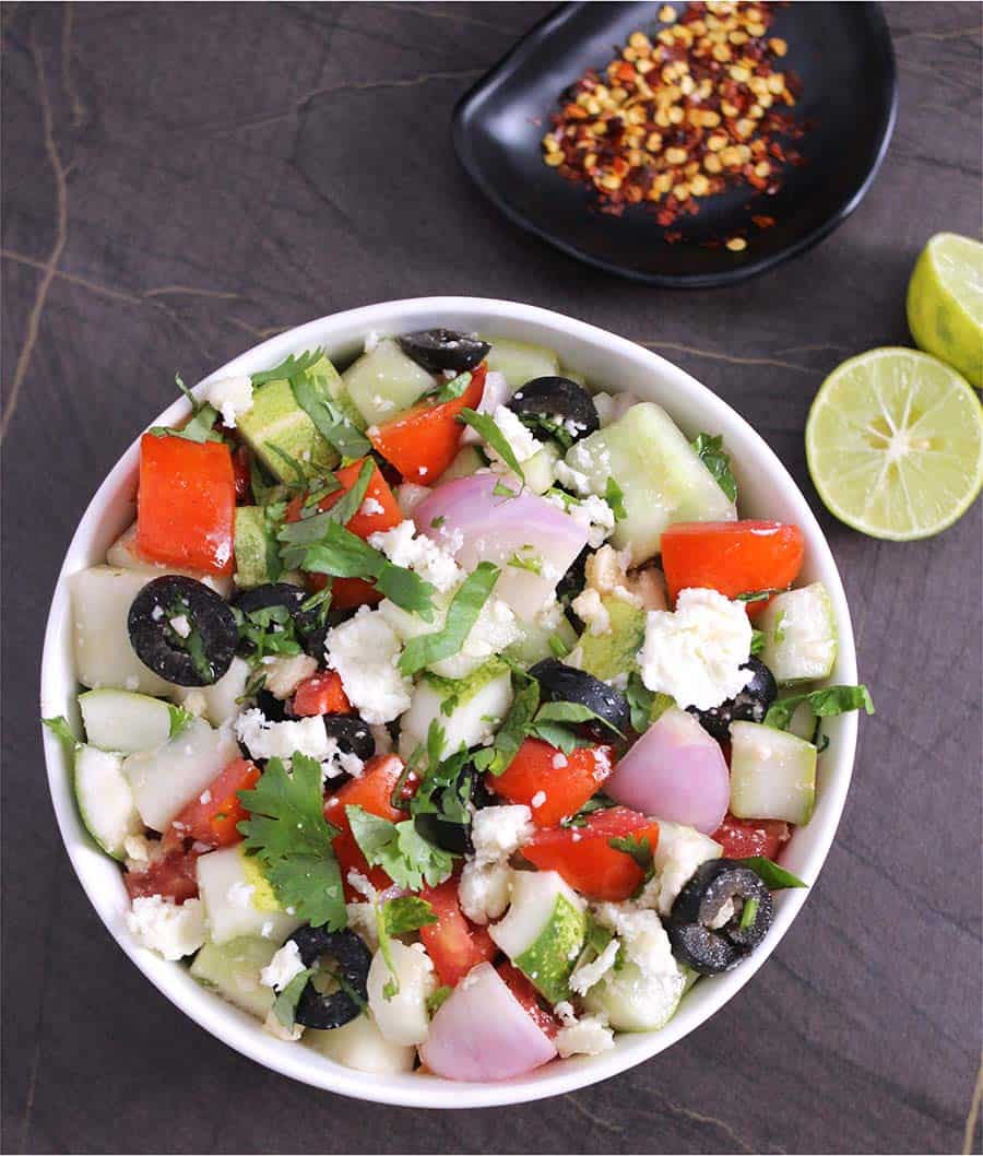 Best and Easy Greek Salad, Summer salad recipes, mediterranean salad, quinoa or couscous salad, vegan and vegetarian side dishes for lunch and dinner, 4th of july recipes #salad #summer #summerveggies #summervegetables #healthyfood