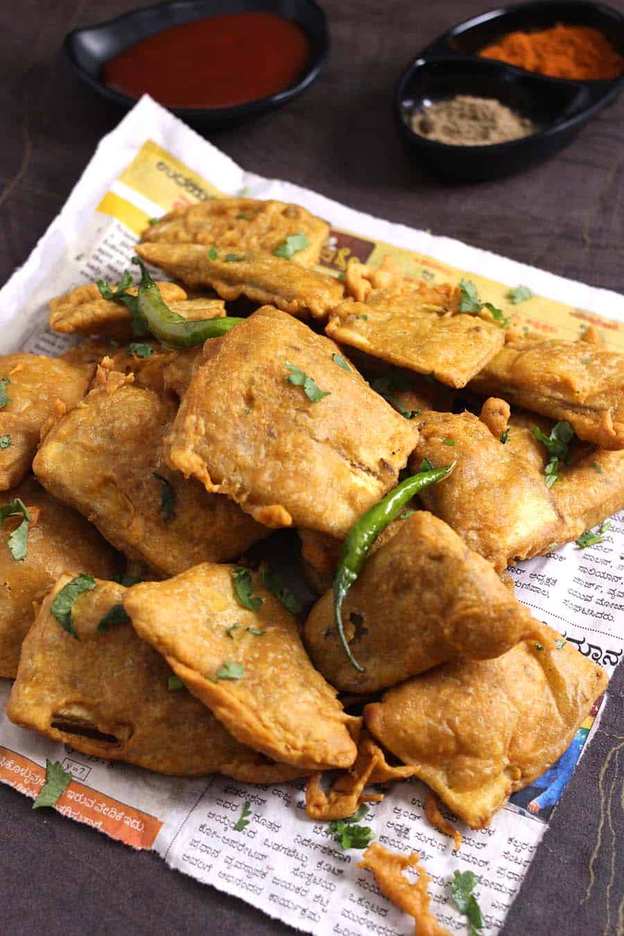 Banana Pakora, pakoda, bajji, fritters, plantains ripe raw, paneer, aloo, Indian snacks #pakora #fritters