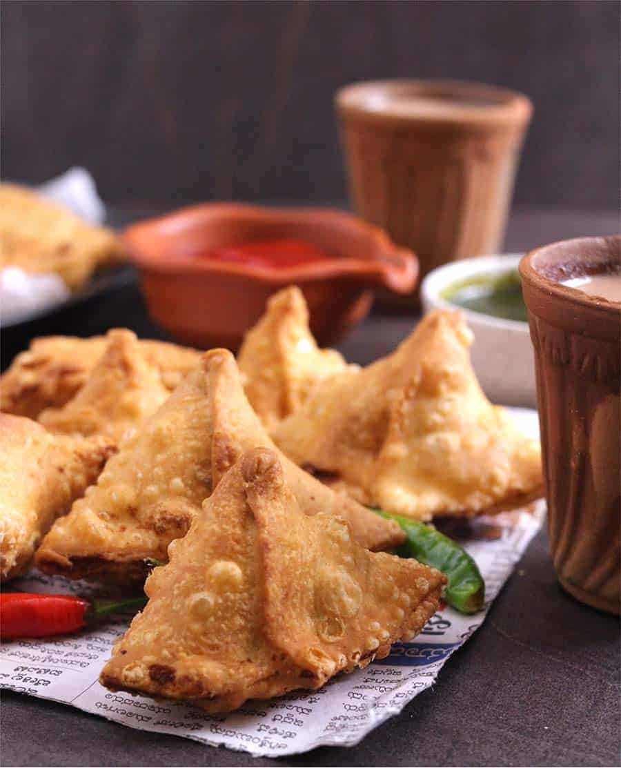Samosa, Samosa chaat, indian street food, dahi chaat, aloo chaat 