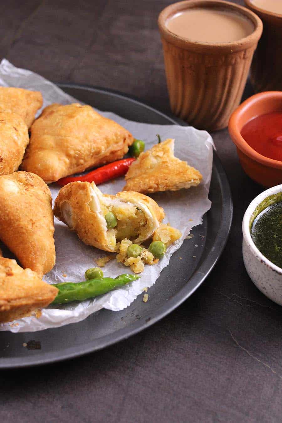 Samosa recipe - Ramdan, iftar snack, aloo, lamb, chicken, beef, keema #Indianrecipes #Indianfood