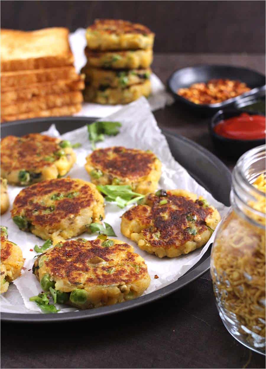 how to make crispy aloo ki tikki, leftover samosa filling, mashed potatoes croquette, #chaat #streetfood