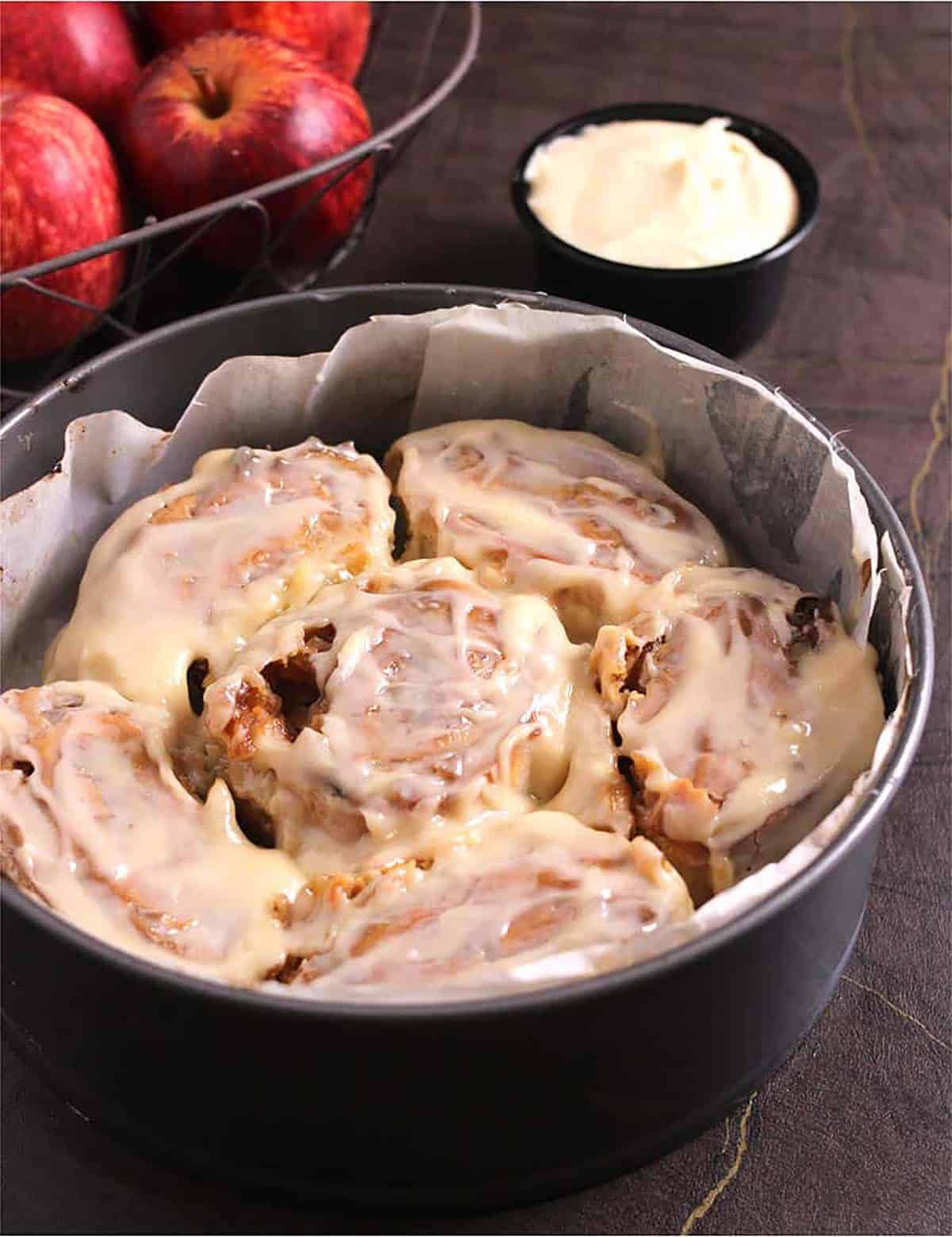 Best Apple Cinnamon Rolls For Thanksgiving and Christmas Holiday 