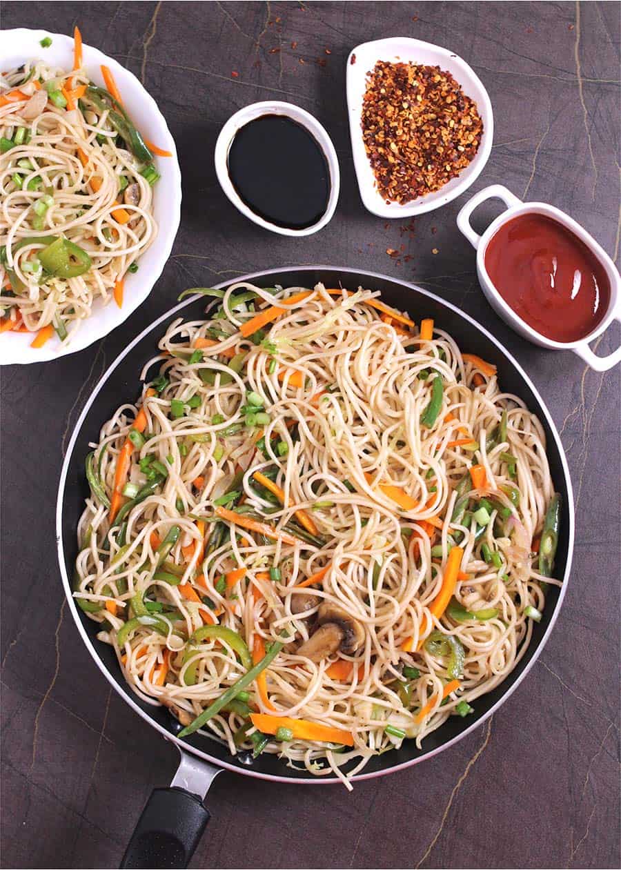 garlic, egg, schezwan noodles recipe at home #Noodles #ramen #chowmein #Lomein #indian #chinese 