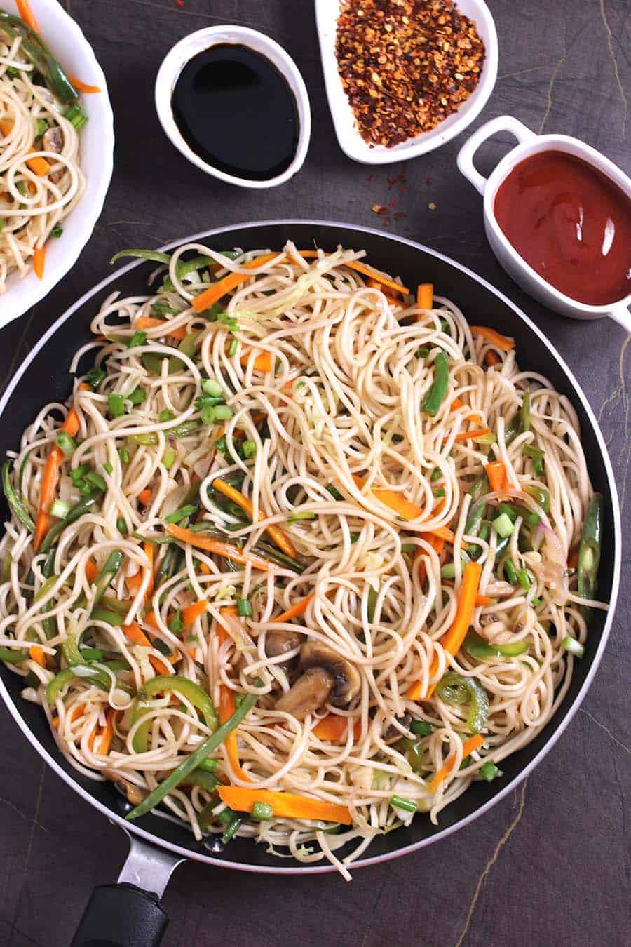 VEG NOODLES  HOW TO MAKE RESTAURANT STYLE VEGETABLE HAKKA NOODLES   VEGETARIAN CHOW MEIN