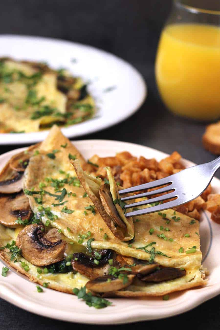 world's best vegetarian omelette recipe, how to make an omelet, fillings ideas #lowcarb #weightloss 