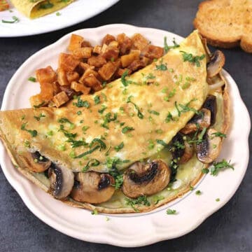 Best, healthy easy breakfast omelette recipe spinach mushroom omelet low carb protein low calorie