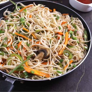 best vegetable noodles street style, restaurant style veg hakka noodles recipe, veg chow mein Indian