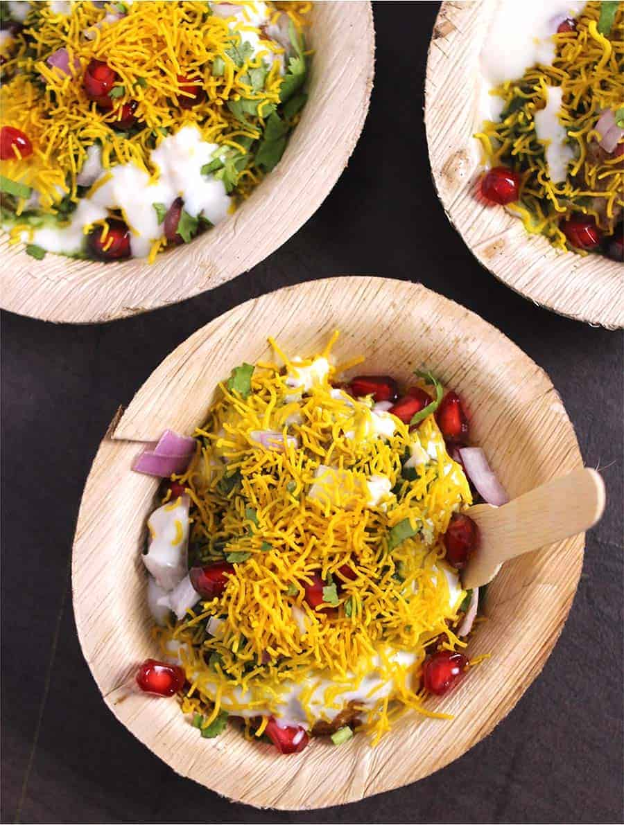 street style dahi aloo chaat recipe with mint (pudina) & tamarind (imli) chutney #chaat #indiansnack