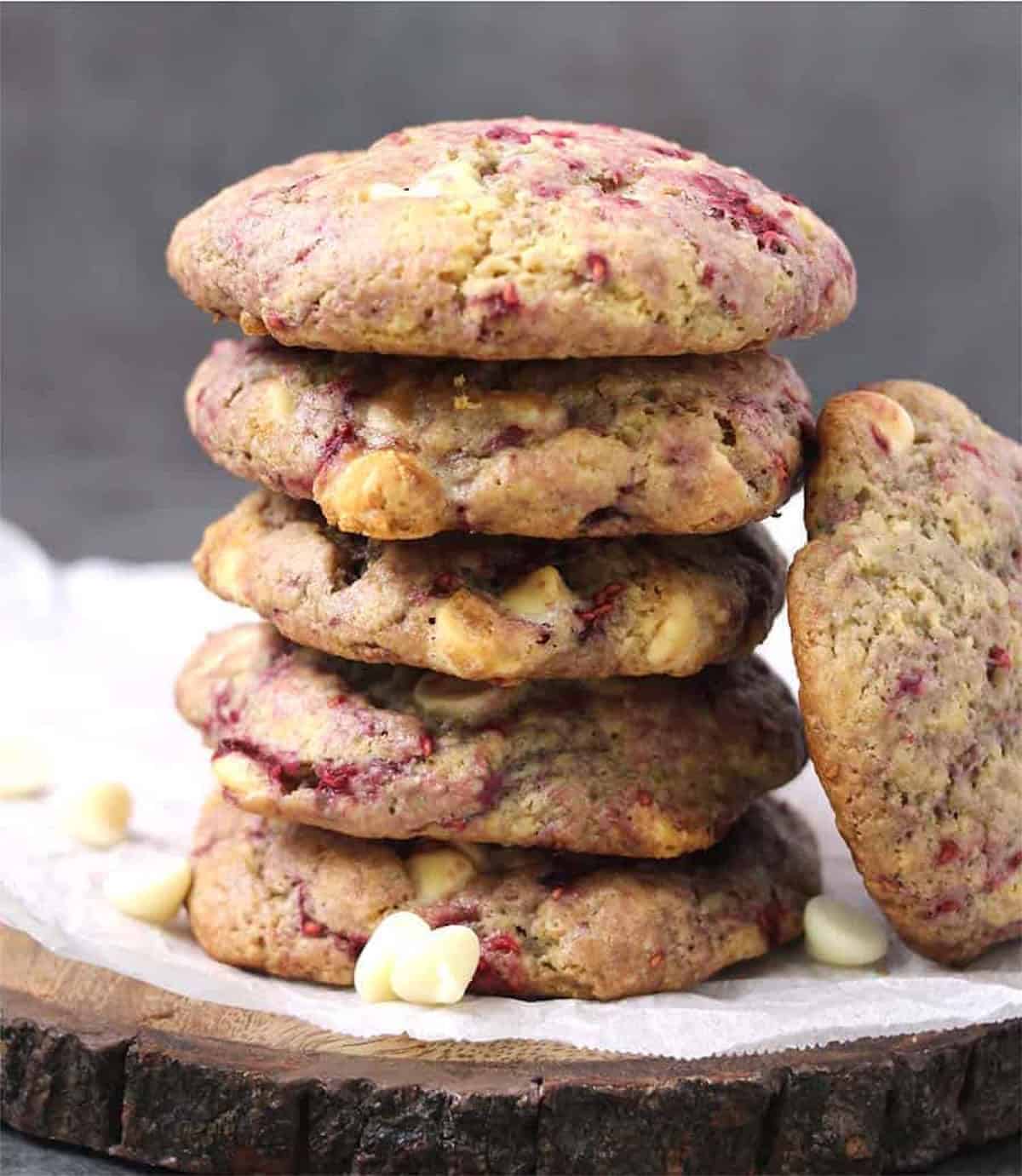 Chewy White Chocolate Raspberry Cookies - Subway-Style Copycat Recipe - Easy cookie Recipe.