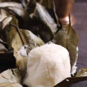 idli batter steamed in jackfruit leaves, khotte kadubu, khotto, kotte, kottige, gunda #idli #konkani