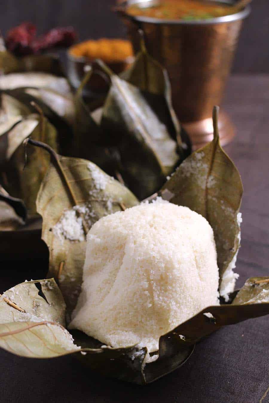 idli in jackfruit leaves, khotte kadubu, south indian recipes