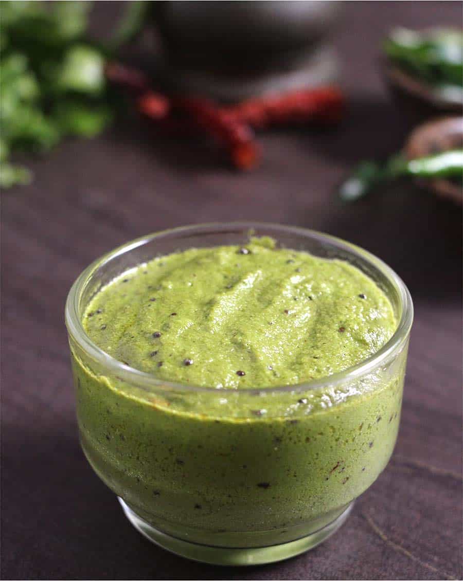 simple green chutney, cilantro chutney or coriander chutney for dosa, idli, moode, kadubu, uttapam. 
