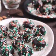 Easy No-Bake Rum Balls, Best oreo cookie balls, make-ahead Christmas desserts, holiday gift ideas