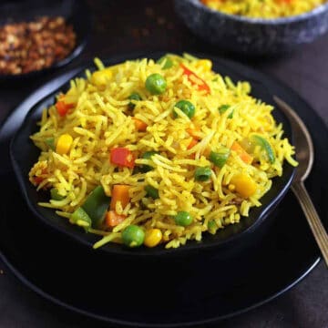 best and easy garlic turmeric rice, simple yellow rice with vegetables #ricerecipes #lunchbox