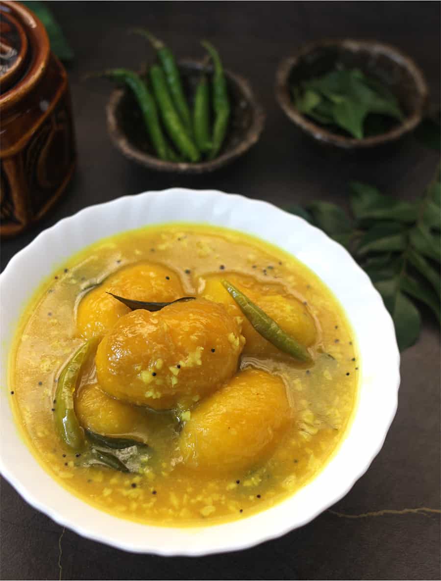 how to make mangalorean style authentic & traditional mango curry #ambeupkari #mangacurry 