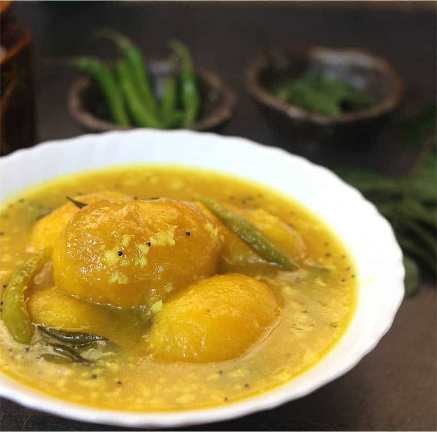 ambe upkari, sweet and spicy vegan mango curry, vegetarian side dish #mangoes #Indianrecipes 