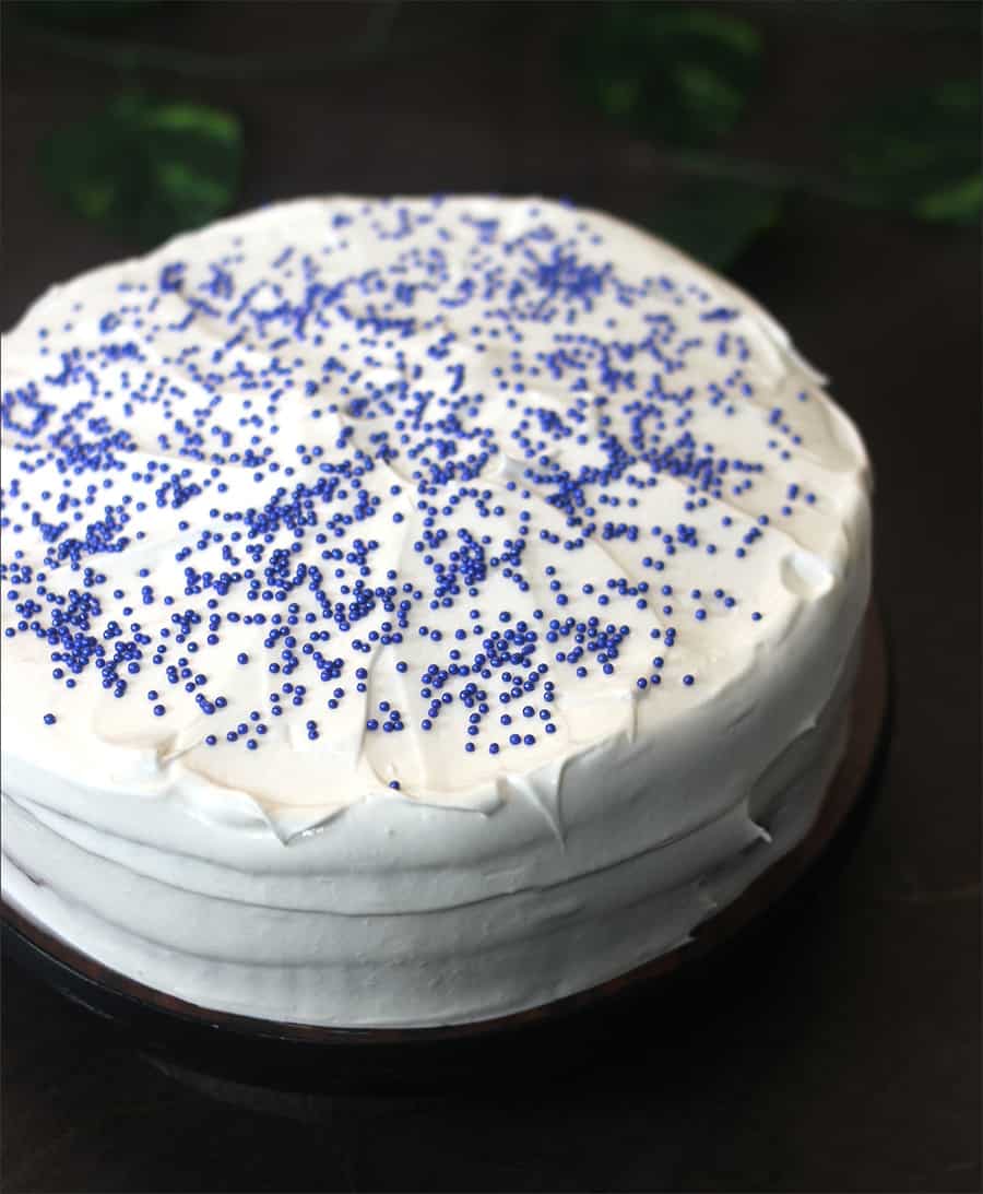 poke cake, easy jello poke cake with cake mix, 4th of july red white blue cake #americanrecipes 