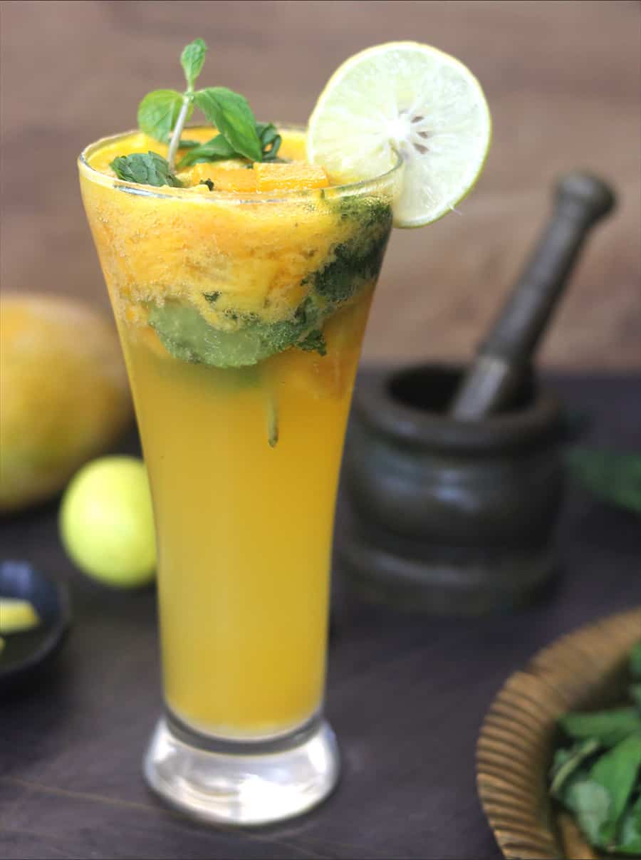 mango mojito, classic mango margarita, mango lemonade, fresh or frozen mango recipes #mangodrink