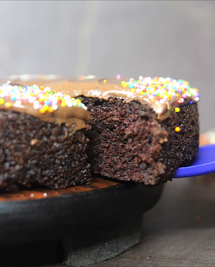 best eggless chocolate cake recipe with buttercream frosting, vegan chocolate cake #chocolatecake