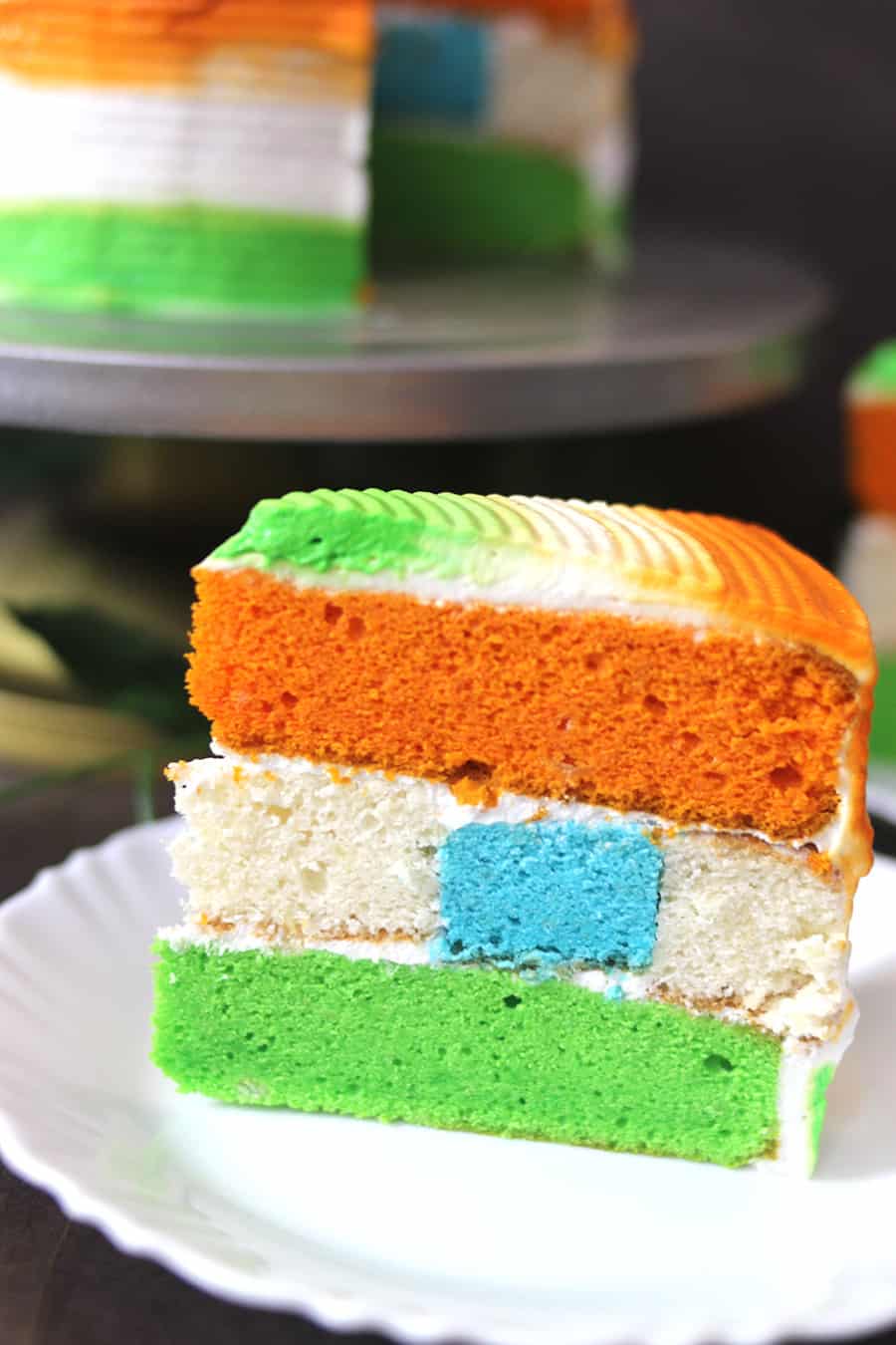 tiranga cake, patriotic themed cake design, patriotic dessert recipe #indiandesserts #spongecake