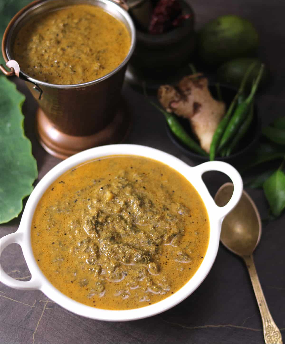 Making of colocasia leaves curry, tere panna alvati recipe