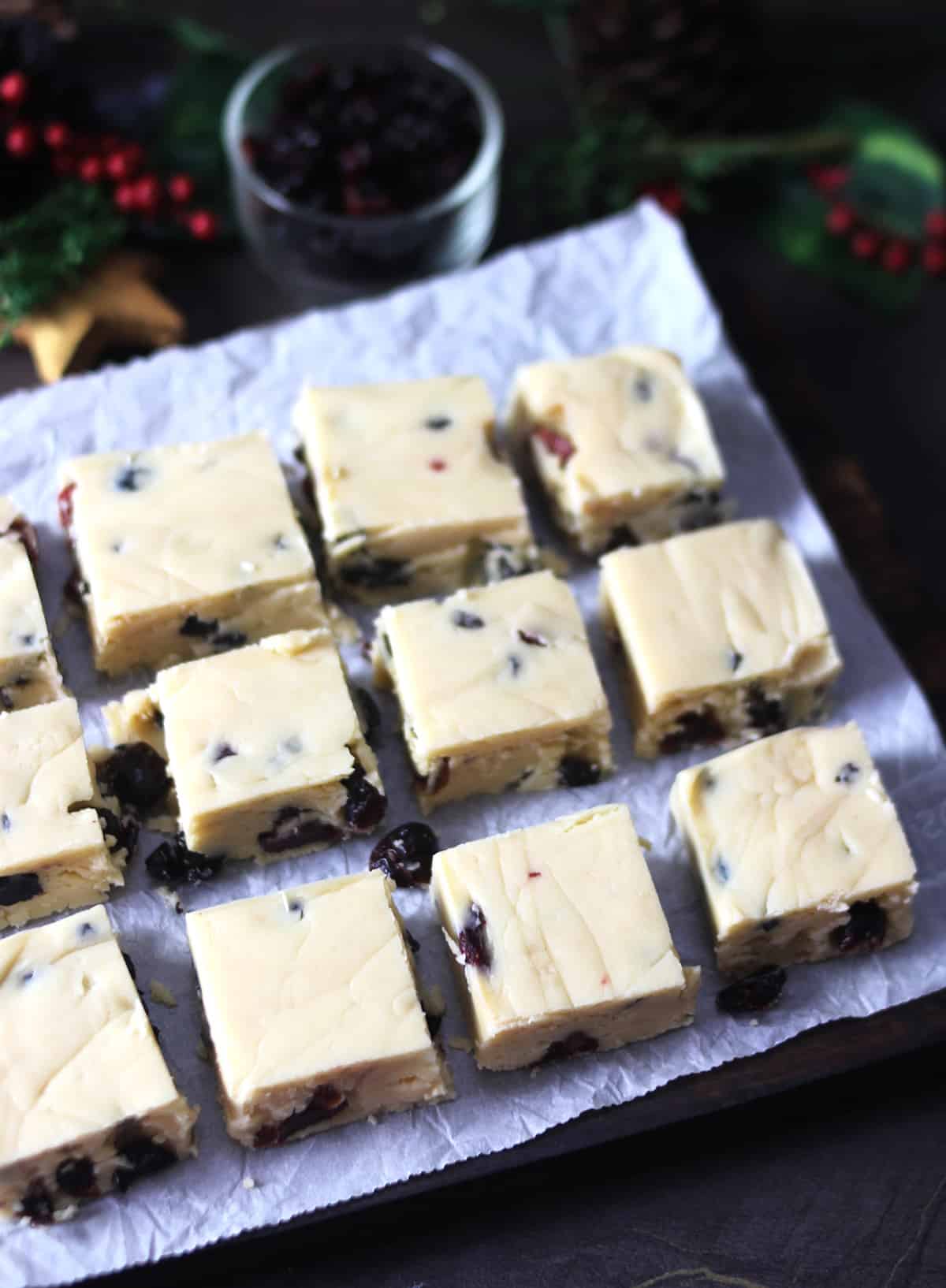 easy white chocolate fudge with cranberries for Christmas holiday #nobake 