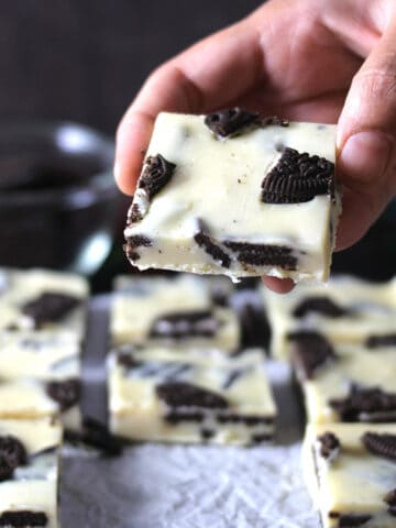 Best and easiest no-bake 3 ingredients white Oreo fudge recipe for holiday, Christmas.