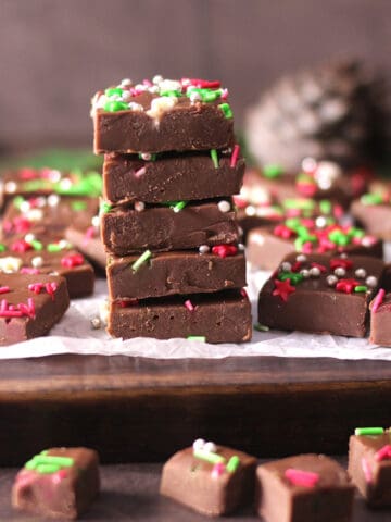easy 2 ingredient Christmas fudge (chocolate fudge), no-bake dessert recipes, best chocolate fudge