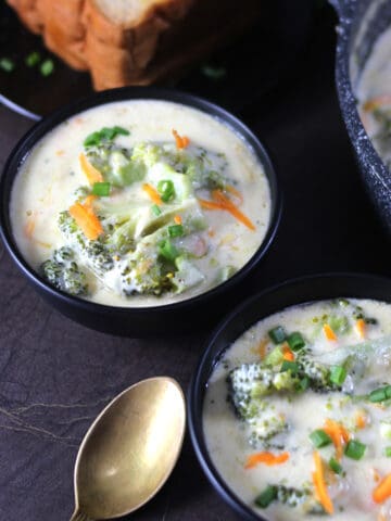 simple, easy creamy bowl of broccoli cheddar soup #souprecipe #christmasrecipes #holidaydinner