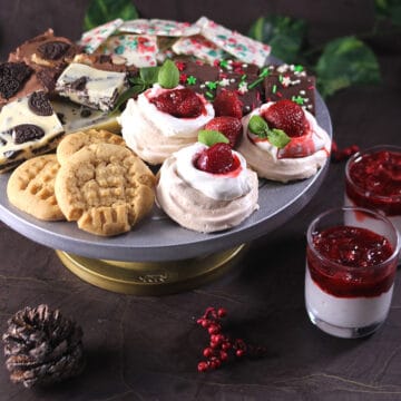 Christmas party charcuterie dessert board ideas, best Christmas desserts holiday treats #easyrecipes