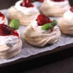 best easy mini pavlova recipe, meringue-based dessert, pavlova nests, Christmas desserts