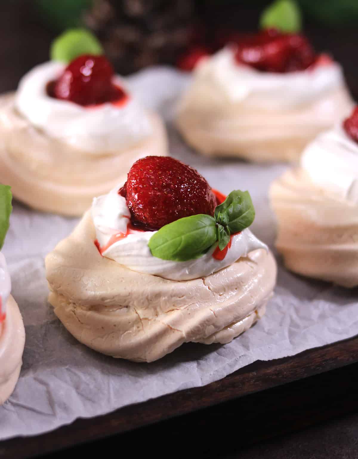 Easy Best Mini Pavlova Recipe with whipped cream and strawberries 