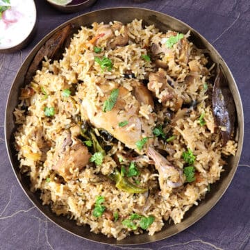 Best and easy chicken pulao with spicy and flavorful chicken thigh and drumsticks.