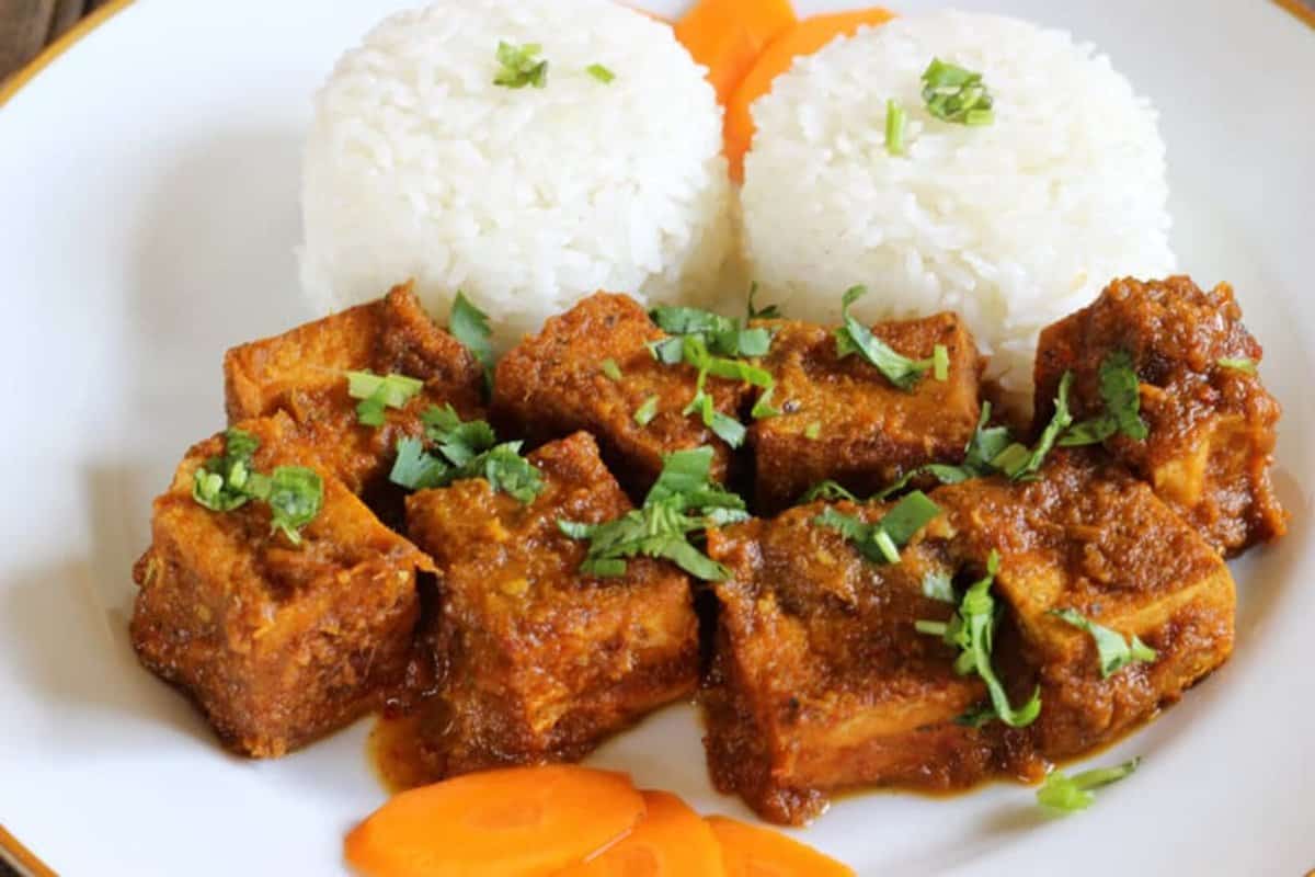 Extra Crispy Tofu Tossed in Special Thai Sauce and served in white ceramic plate along with cooked Jasmine Rice.