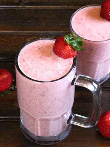 Easy and Delicious Strawberry Banana Smoothie served in a tall glass.