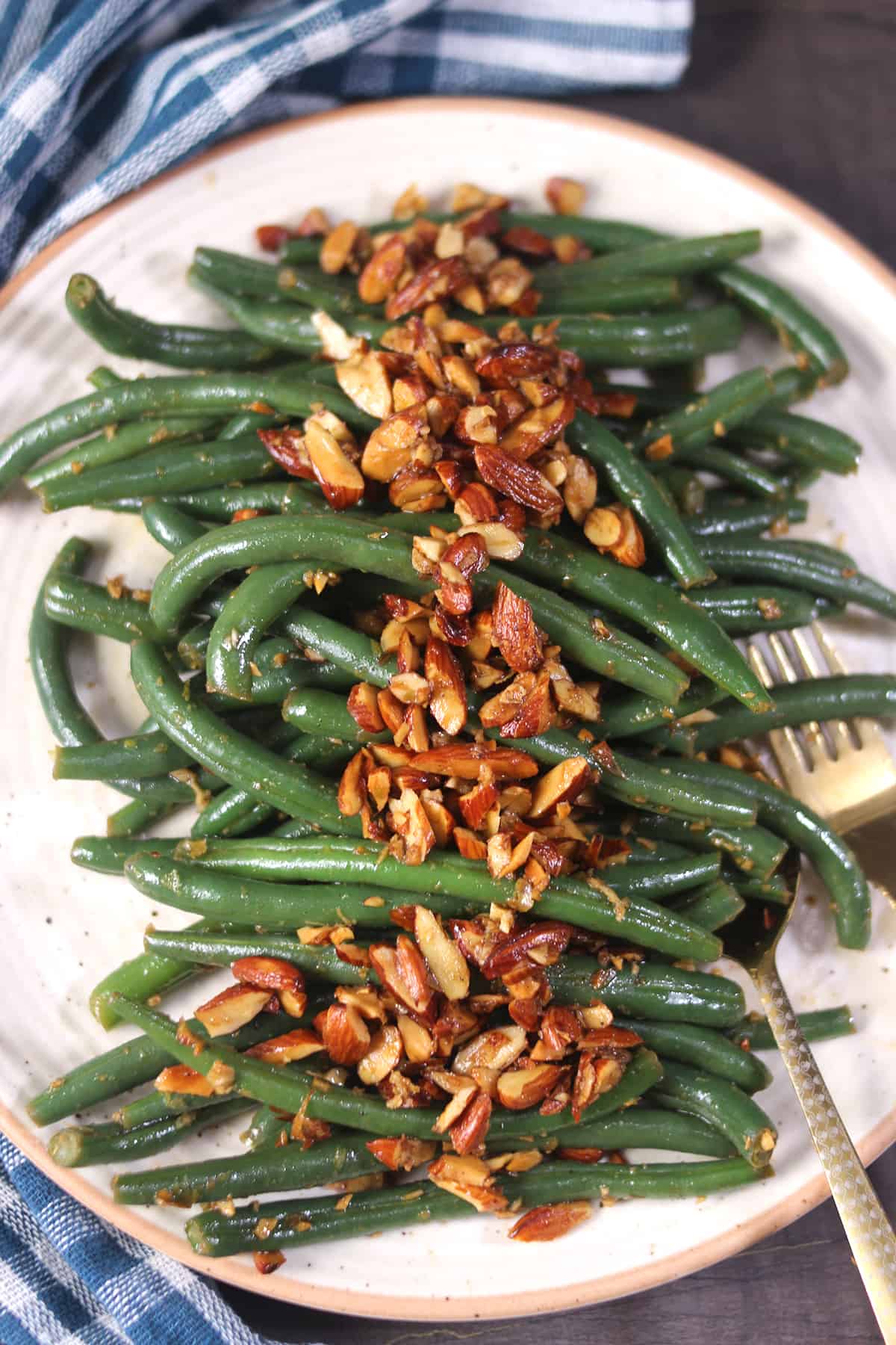 Best Green Beans Almondine Recipe - Quick and Easy Side dish for dinner. 
