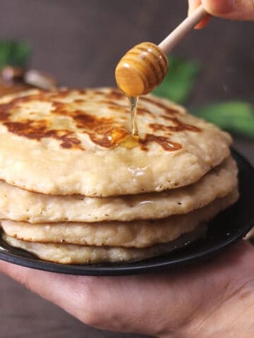 Best Whole wheat banana pancakes recipe (eggless, vegan, fluffy) - American breakfast recipe.