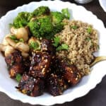 Tofu quinoa bowl | Vegan power bowl or buddha bowl with quinoa, tofu, mushroom and broccoli.
