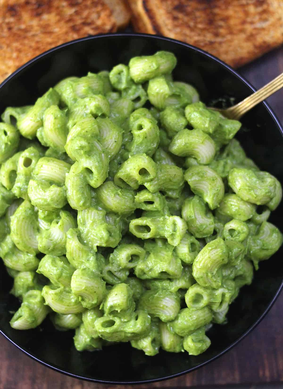 Avocado pasta salad with green avocado pasta sauce and macaroni. 