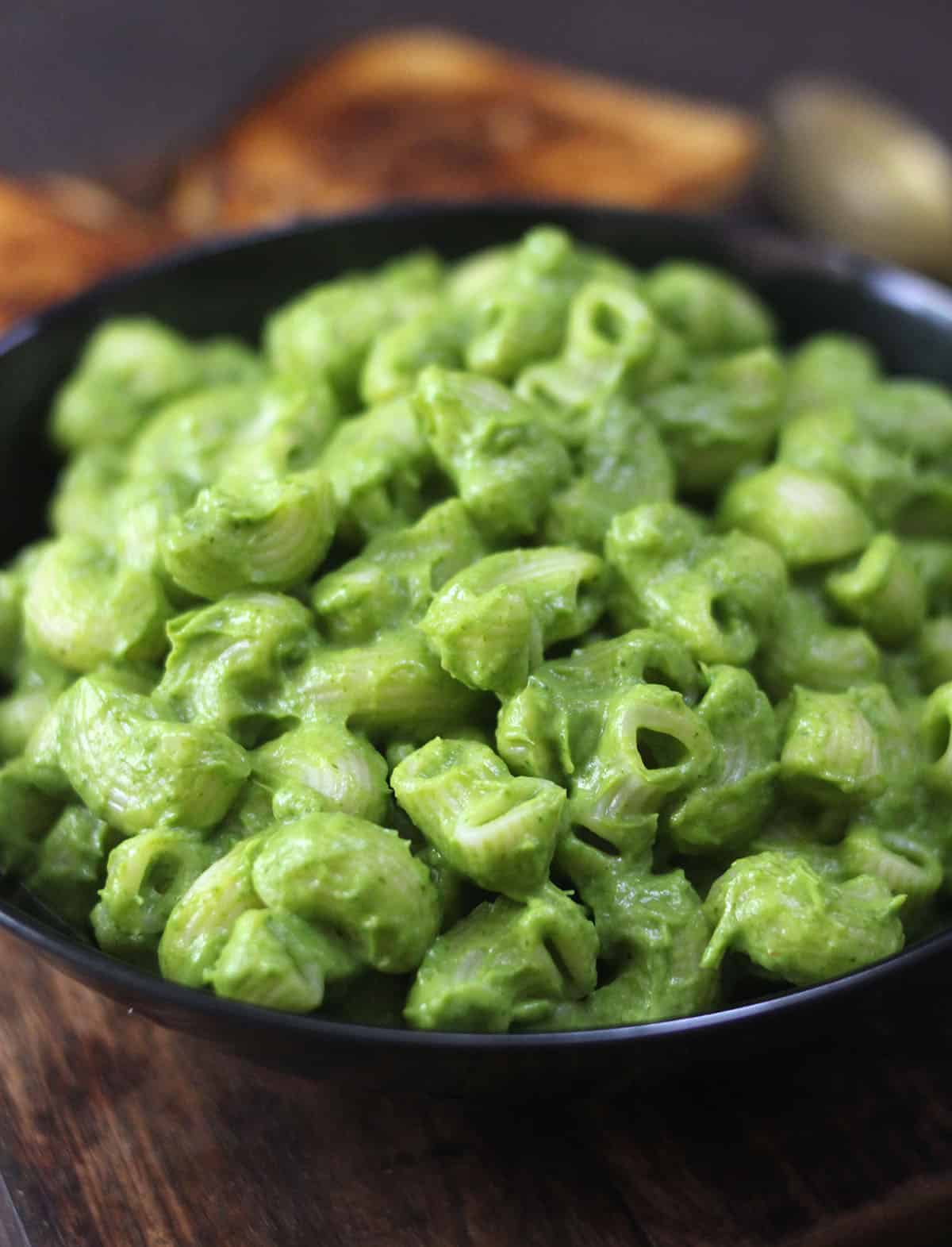 Creamy & vegan avocado pasta. Green pasta with homemade avocado pasta sauce. 