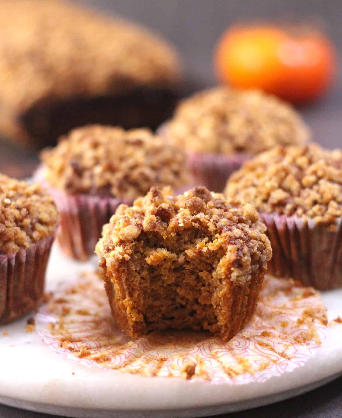 Moist and easy muffin recipe with muffins. Classic breakfast, snack and dessert recipe. 